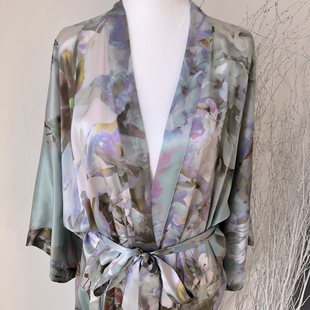 Samantha Chang silk kimono robe